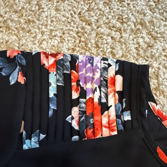 Floral Navy blouse - Picture 2 of 4